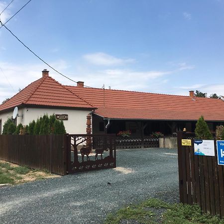 Vadaszhaz Hotel Egyhazasradoc Exterior photo